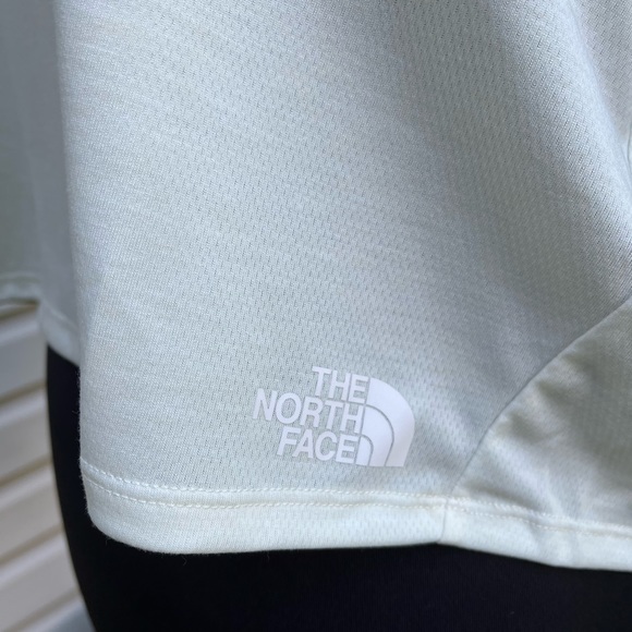 NWT The North Face Vyrtue Short Sleeve Boxy Crop Top Tee Vintage White Heather - Picture 5 of 10